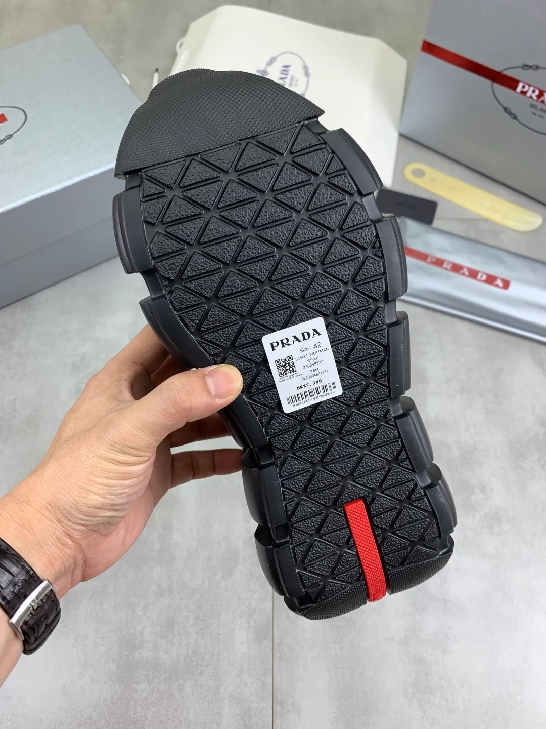Men's shoes 💰P580💰 [New style] High version official website popular models are on the market, 🆘 Trendy brand (Prada) mainly promotes popular models, avant-garde and versatile fashion men's shoes private version mold opening, cowhide surface splicing 1:1.. Fashionable and simple, original imported cowhide lining cowhide feet; the atmosphere and personality are more fashionable, eye-catching and pursuing class. It will subvert the old idea and be a must-have for fashion trendsetters with you! Must keep it for yourself! Tall and comfortable, large and low, high-end quality workmanship. Size: 38-45; 4️⃣ colors available.